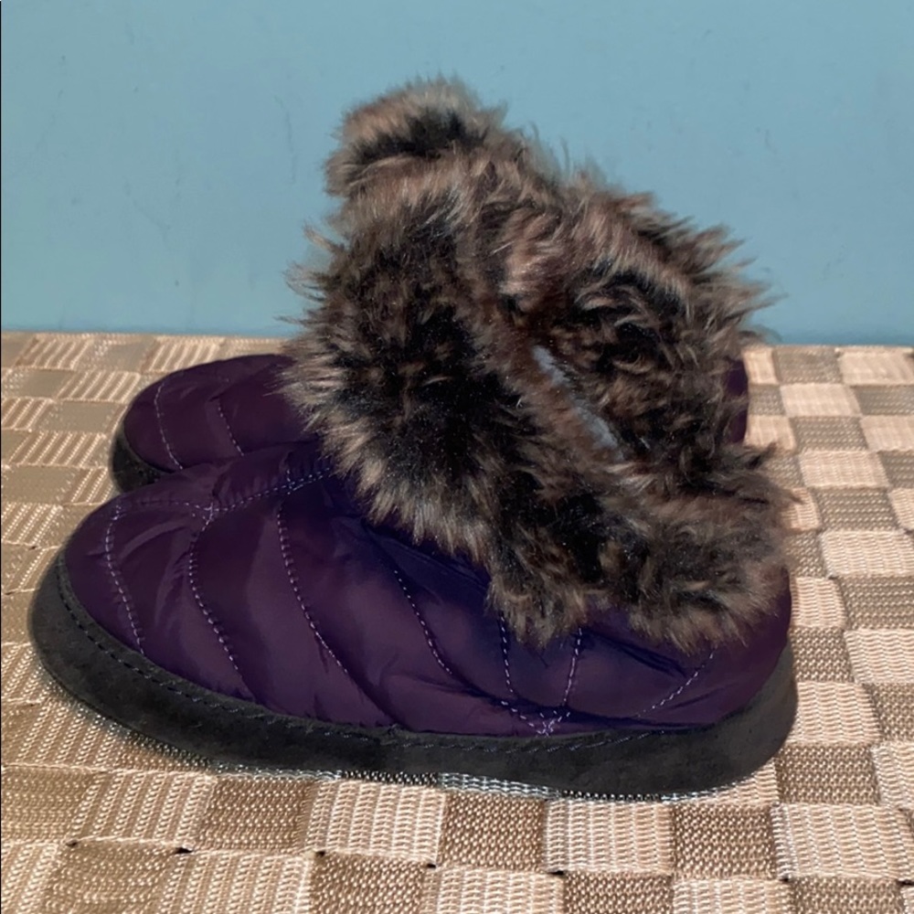 Lands’ End girls purple faux fur puffer booties